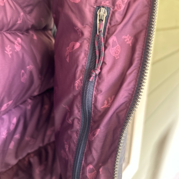 Patagonia Women’s Bivy Hooded Vest, size small - Picture 2 of 4